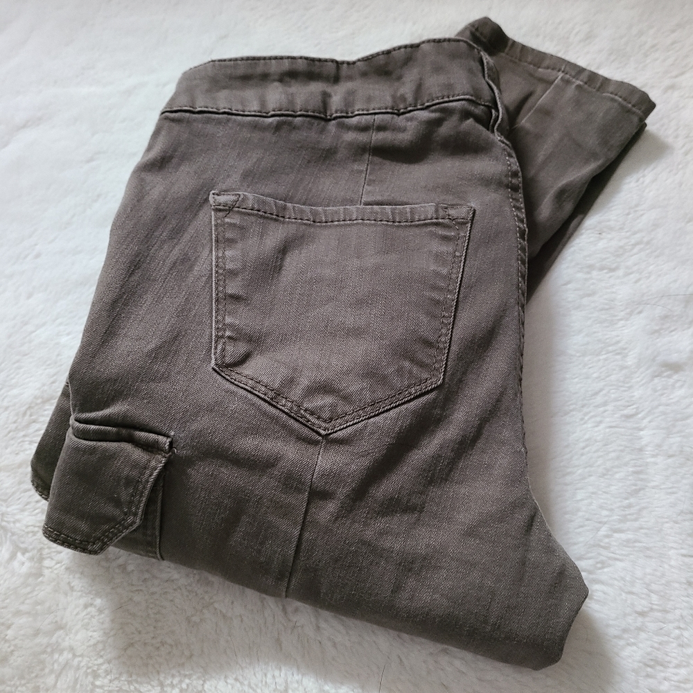 ✨️5 for $25✨️ Olive Green Mid Rise Skinny Leg Cargo Pants